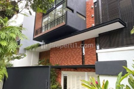 Disewakan Rumah Mewah 4 Kamar Tidur di Area Kebayoran Baru/Blok M Jakarta Selatan | SSPN0182