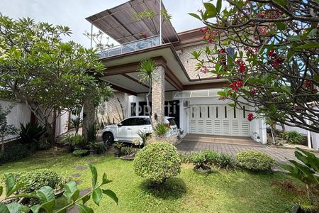 Dijual Rumah Furnished, Bagus, Mewah, Terawat dan Siap Huni di Nginden Intan Surabaya Timur dengan Carport Up to 8 Mobil