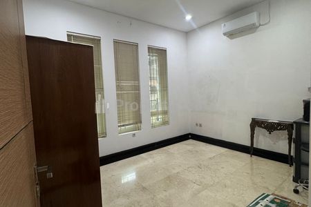 Dijual Cepat Rumah LT 149 m2 Tanjung Duren Utara, Jakarta Barat Murah