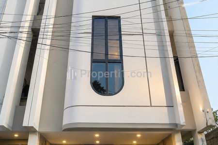 Dijual Rumah 3 Lantai di Utan Kayu Utara Dekat UNJ, Stasiun Matraman, Toll Rawamangun, Green Pramuka, Cempaka Putih, RS. Persahabatan
