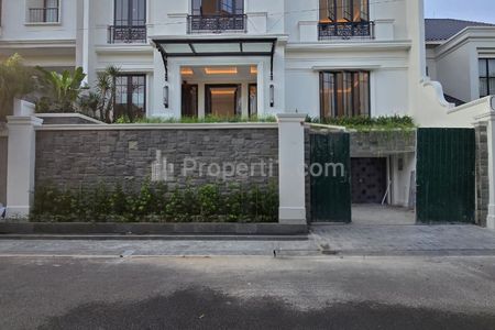Dijual Rumah Baru Merah di Kebayoran Baru Jakarta Selatan