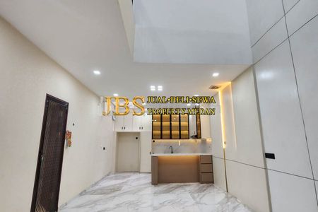 Dijual Murah!! Rumah Siap Huni Furnished 3 Tingkat di Komplek Cemara Asri Medan Jalan Pisang