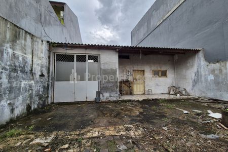 Dijual Murah Rumah Tua di Cendrawasih dekat Tol JORR Cengkareng Jakarta Barat