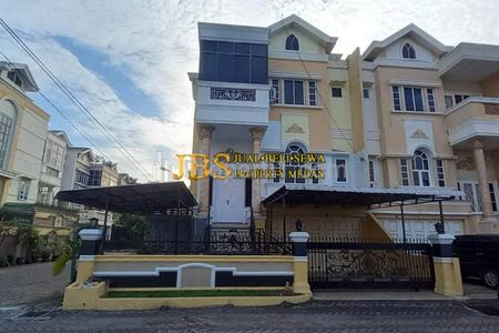 Rumah Hook 2,5 Tingkat Dijual di Komplek Piazza Residence Blok G - Medan