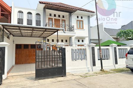 Disewakan Cepat Rumah Bagus Furnised dengan Double Hight Void di Komplek Billymoon Jakarta Timur