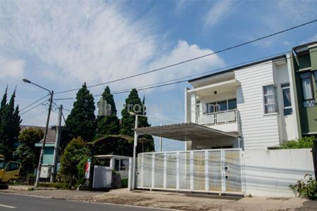 Dijual Rumah Tropical Style Pinggir Jalan Utama Lembang Bandung