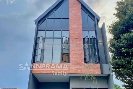 Dijual Rumah 2 Lantai Modern Tropis di Kukusan Depok