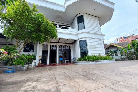 Dijual Rumah Mewah Luas untuk Investasi dan Hunian di Setiabudi Bandung